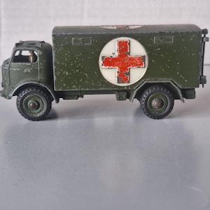 Le Ford Commer Ambulance Militaire Miniature De Dinky Toys England Au 1 50e 8773