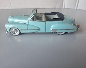 1949 Cadillac Series 62 ミニカー 1:32 1949 Cadillac Series 62 Sedan 1:32 Scale Diecast Car by Signature