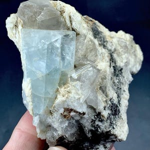 341g Beautiful Top Quality Aquamarine Crystal with Specimen  From Skardu Pakistan
