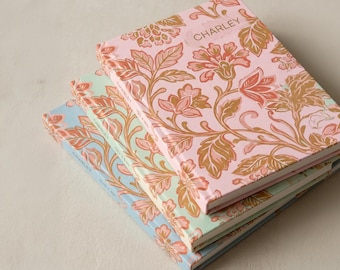Gepersonaliseerde blokprint bloemendagboek, notitieboek met aangepaste naam, kustboho hardcover, Indiase textielstijl decor cadeau voor haar