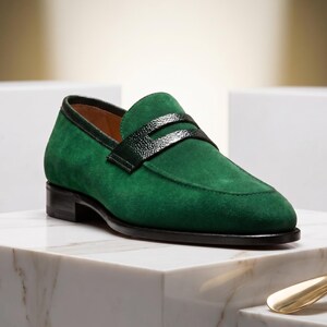 black shoes with emerald green dress Black Shoes with Green Dress Outfits (12 ideas & outfits)