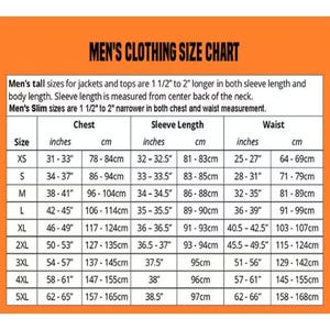 Op de afbeelding: Maattabel voor herenkleding met borst-, mouw- en taillematen in inches en cm. Maten vari&euml;ren van XS tot 5XL, met details voor lange en slanke pasvormen. De achtergrond is oranje.