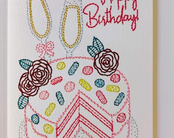 Tarjeta de cumpleaños de recuerdo con champán, pastel y velas