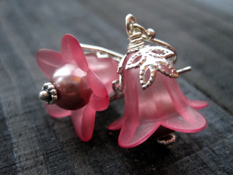 Sangria Pink Lucite Flower Earrings, Mauve Pearl and Bellflower Earrings, Trumpet Floral Earrings, Sangria Lilies and Pearl Beads image 2
