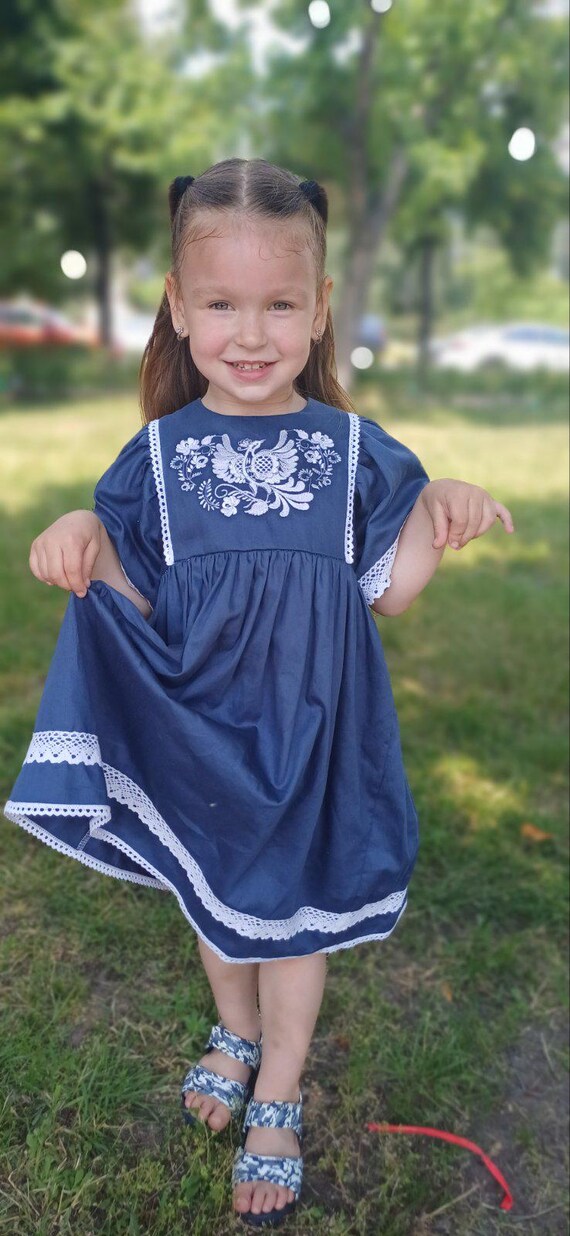 bird embroidered dress Charming Lace Wedding Dress with Flowers and Birds Embroidery main image 0