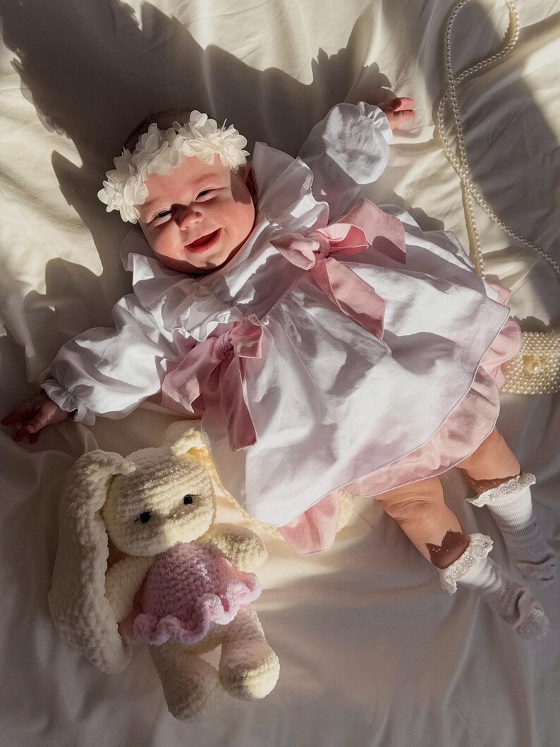 Newborn Baby Gift Set – White Premium Crown Theme with Pink Bow main image 0