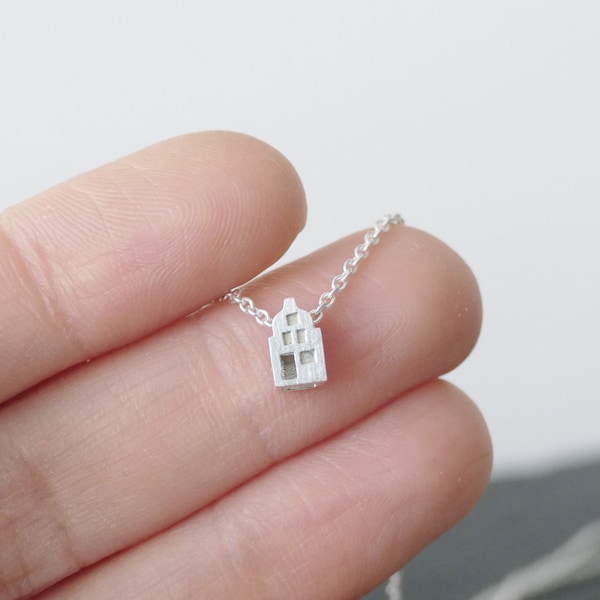 LEUK / NICE -Tiny Amsterdam House Pendant, collier de maison miniature, maison de poupée, paysage urbain, maison hollandaise, voyage, pendaison de crémaillère