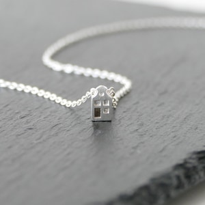 LIEF / ADORABLE Tiny Amsterdam House Necklace, miniature house, neck gable house, huisje, dutch architecture, housewarming image 1