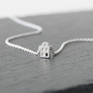 MOOI / BEAUTIFUL - Tiny Amsterdam House Necklace, silver mini house, graphic, dutch architecture, minimal, travel europe