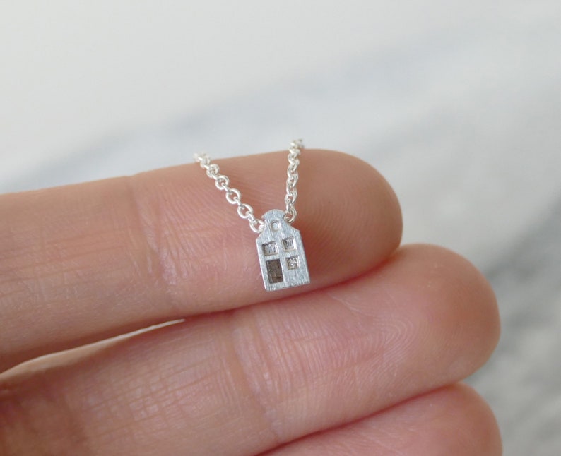 LIEF / ADORABLE Tiny Amsterdam House Necklace, miniature house, neck gable house, huisje, dutch architecture, housewarming image 5