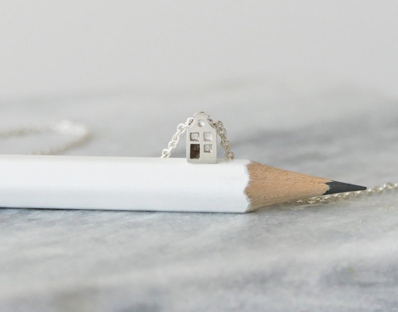 LIEF / ADORABLE Tiny Amsterdam House Necklace, miniature house, neck gable house, huisje, dutch architecture, housewarming image 3