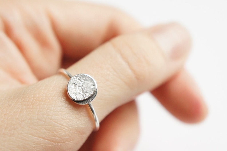 UNDER THIS MOON / Ring Personalized lunar phase ring of your special night in silver, dainty moon ring, moon phase ring, crescent moon image 4