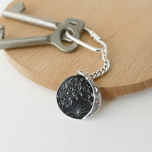 UNDER THIS MOON / Keychain Customised lunar phase keychain of your special night in silver 925, realistic moon, supermoon, birth moon image 6