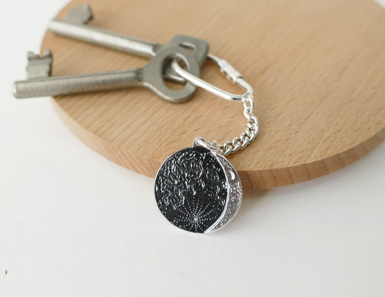 UNDER THIS MOON / Keychain Customised lunar phase keychain of your special night in silver 925, realistic moon, supermoon, birth moon image 6