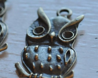 Set of 4 Antique Brass Vintage Style Owl Charms Pendants Retro
