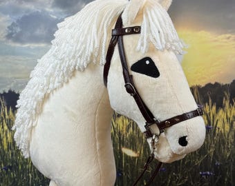 Caballo de juguete Palomino Artístico. Palo desmontable, piel sintética Minky, tamaño A4 o A3.