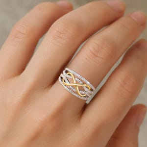 Anillo de amor infinito en plata de ley 925 con circonita cúbica brillante y lazo con letra 8, joyería de promesa de eternidad para mujer y novia.