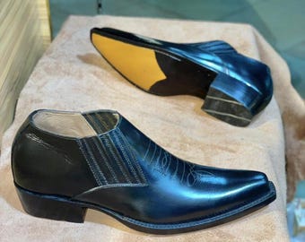 Zapatos vaqueros de cuero bordados a mano, estilo western, botas negras, regalo de boda para el marido