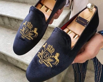 Mocasines personalizados bordados a mano con hilo de oro metálico / Calzado de lujo que marca tendencia
