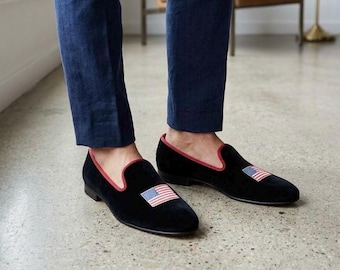 Op maat gemaakte fluwelen slippers met Amerikaanse vlag | Handgeborduurde fluwelen loafers | Maatwerk heren smokingschoenen | Huisschoenen met goudborduurwerk