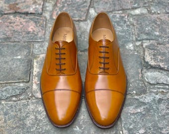 Zapatos de vestir clásicos marrones a medida para hombre con construcción Goodyear Welted / Calzado artesanal con construcción Goodyear Welted