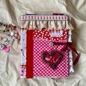 Handgemaakt junkjournaal – stoffen softcover, vintage ephemera, zomerliefdesthema, mixed media, romantisch valentijnsdagboek, bohocadeau