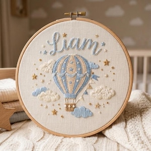 PDFベビーネーム刺繍パターン、エマネーム刺繍PDF、パーソナライズされた熱気球の子供部屋装飾、カスタムベビーガール刺繍パターン