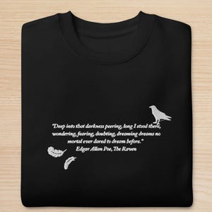 Bluza z haftem The Raven Premium, estetyka literatury gotyckiej