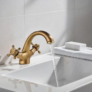 Vintage Brass Bathroom Faucet – Dual Cross Handle Basin Mixer Tap