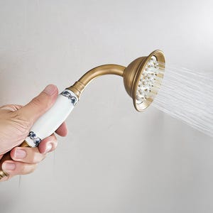 Handbrauskopf Set aus massivem Messing: Vintage Keramik Griff, Wandhalterung & Schlauch