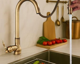 Vintage Style Pull-Out Brass Kitchen Faucet – Swivel Spout, Single Handle, Gold Finish, Deck Mounted Sink Tap