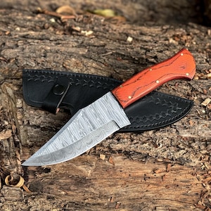 Damascus steel hunting knife with stabilized orange wood handle