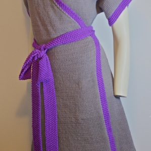 PATRÓN de tejido para vestido kimono cruzado en contraste para adulto - Descargar PDF