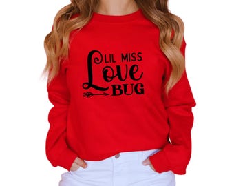 Lil Miss Love Bug SVG: バレンタインシャツデザイン（デジタルダウンロード）