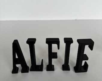 Aangepast 3D-geprint naambord: milieuvriendelijk bureaudecor