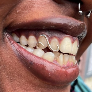 Curvy Swirll Design Cap | New! | In Dental Gold & Sterling Silver Custom Made Grillz Any Teeth FREE Mould Kit!