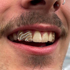 Tiger Scratch Mark Design Cap | New! | In Dental Gold & Sterling Silver Custom Made Grillz Any Teeth FREE Mould Kit!