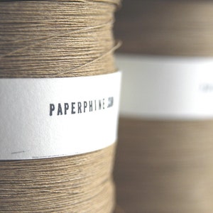 Feinstes Natur - Papiergarn auf alter Holzspule