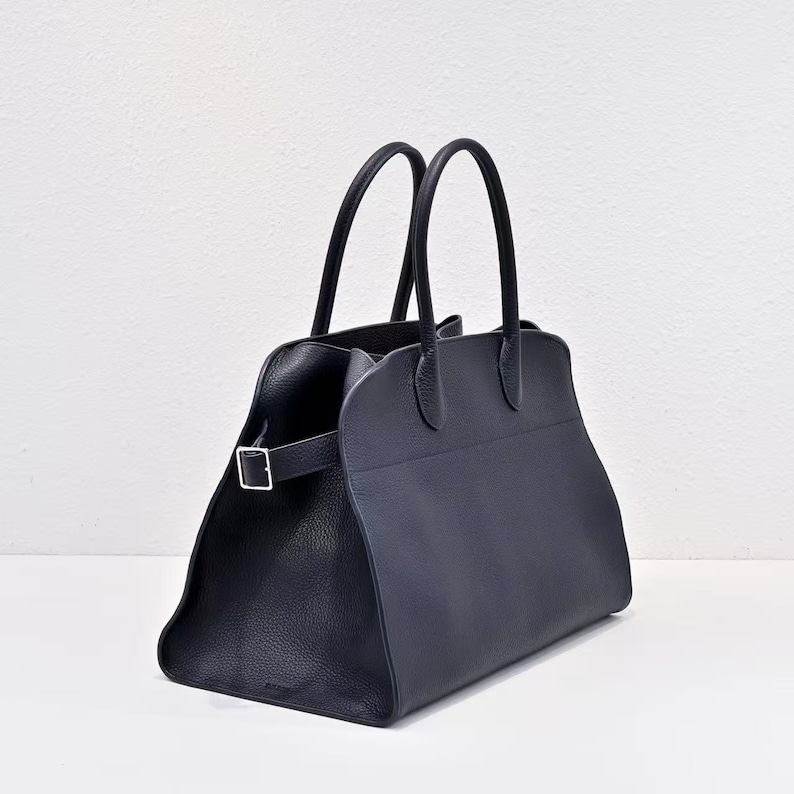 Bolso clásico de piel granulada para el día a día, elegante y duradero. Negro
