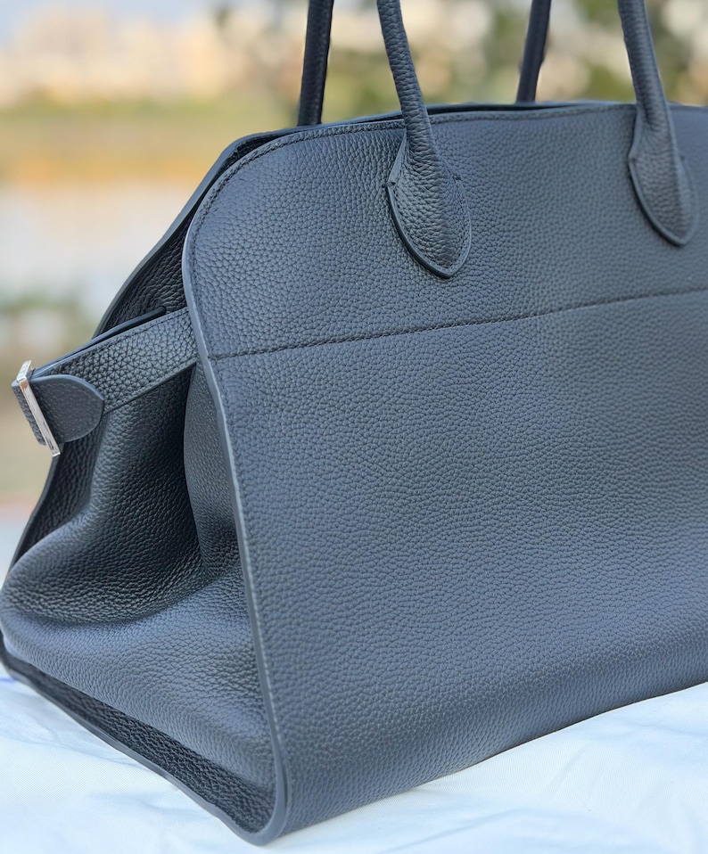 Bolso clásico de piel granulada para el día a día, elegante y duradero. imagen 17