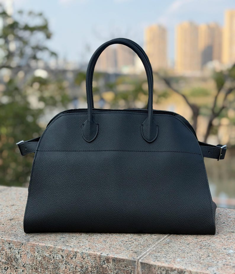 Bolso clásico de piel granulada para el día a día, elegante y duradero. imagen 6