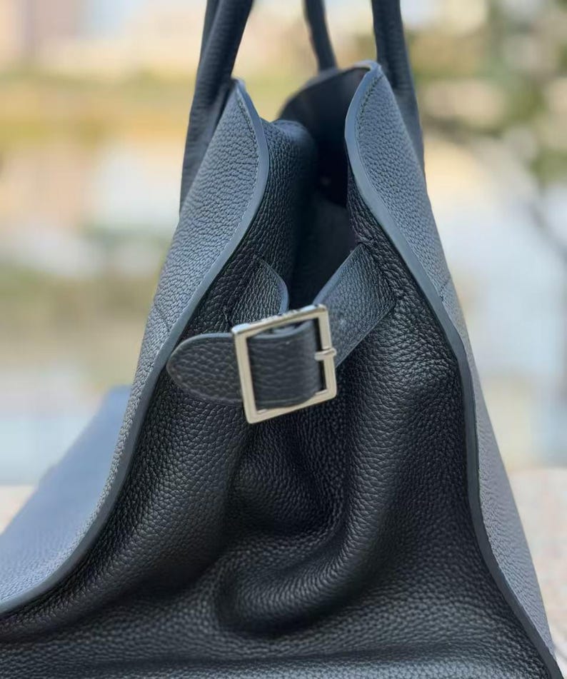 Bolso clásico de piel granulada para el día a día, elegante y duradero. imagen 18