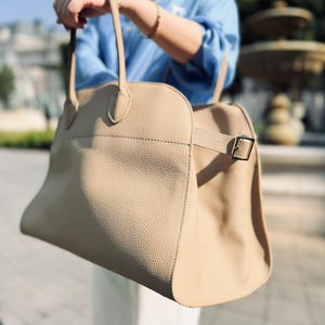 Bolso clásico de piel granulada para el día a día, elegante y duradero. imagen 19