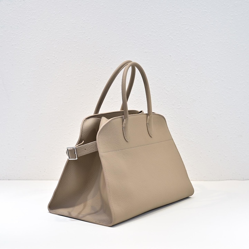 Bolso clásico de piel granulada para el día a día, elegante y duradero. imagen 1