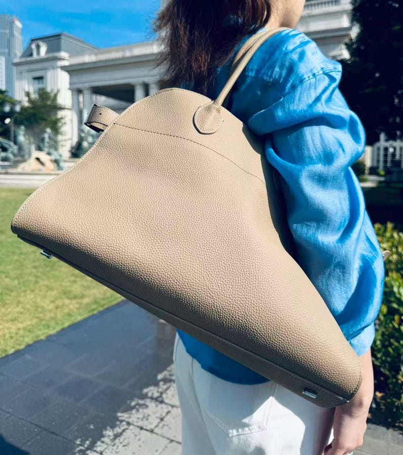 Bolso clásico de piel granulada para el día a día, elegante y duradero. imagen 4