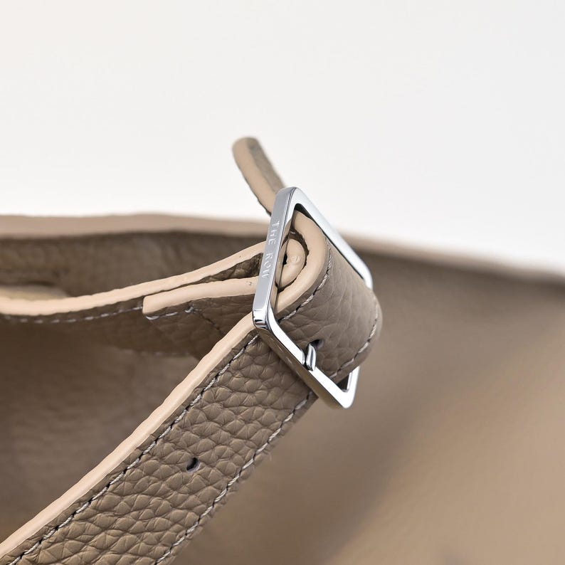 Bolso clásico de piel granulada para el día a día, elegante y duradero. imagen 13