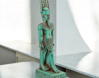 Estatua de Amón Ra de arte egipcio: réplica de piedra tallada a mano, adorno de mesa del dios sol Ra.