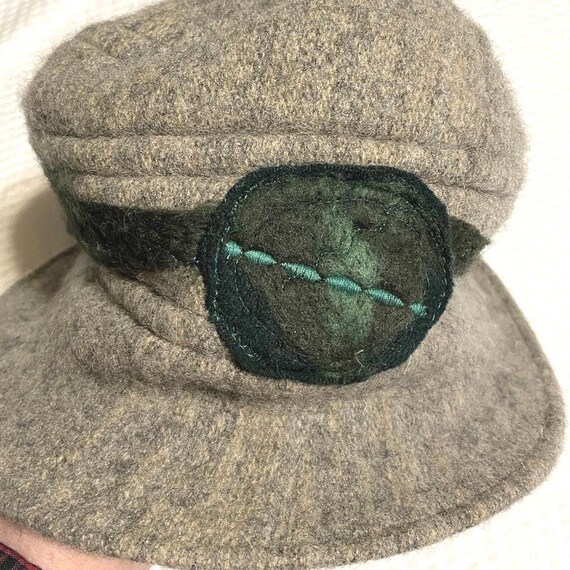 Scala NWT Grey Wool Felt Cloche Hat with Green Ac… - image 1