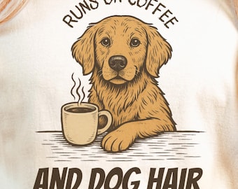 Maglietta "Funziona con caffè e peli di cane", maglietta Golden Retriever, maglietta unisex Comfort Colors, regalo divertente per mamma di cane, maglietta da caffè per papà di cane