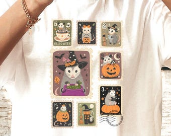 Opossum Halloween Briefmarken Shirt, lustiges Retro Possum T-Shirt, Comfort Colors® Spooky Season Top, süßes Kürbis Witchy Opossum Liebhaber Geschenk